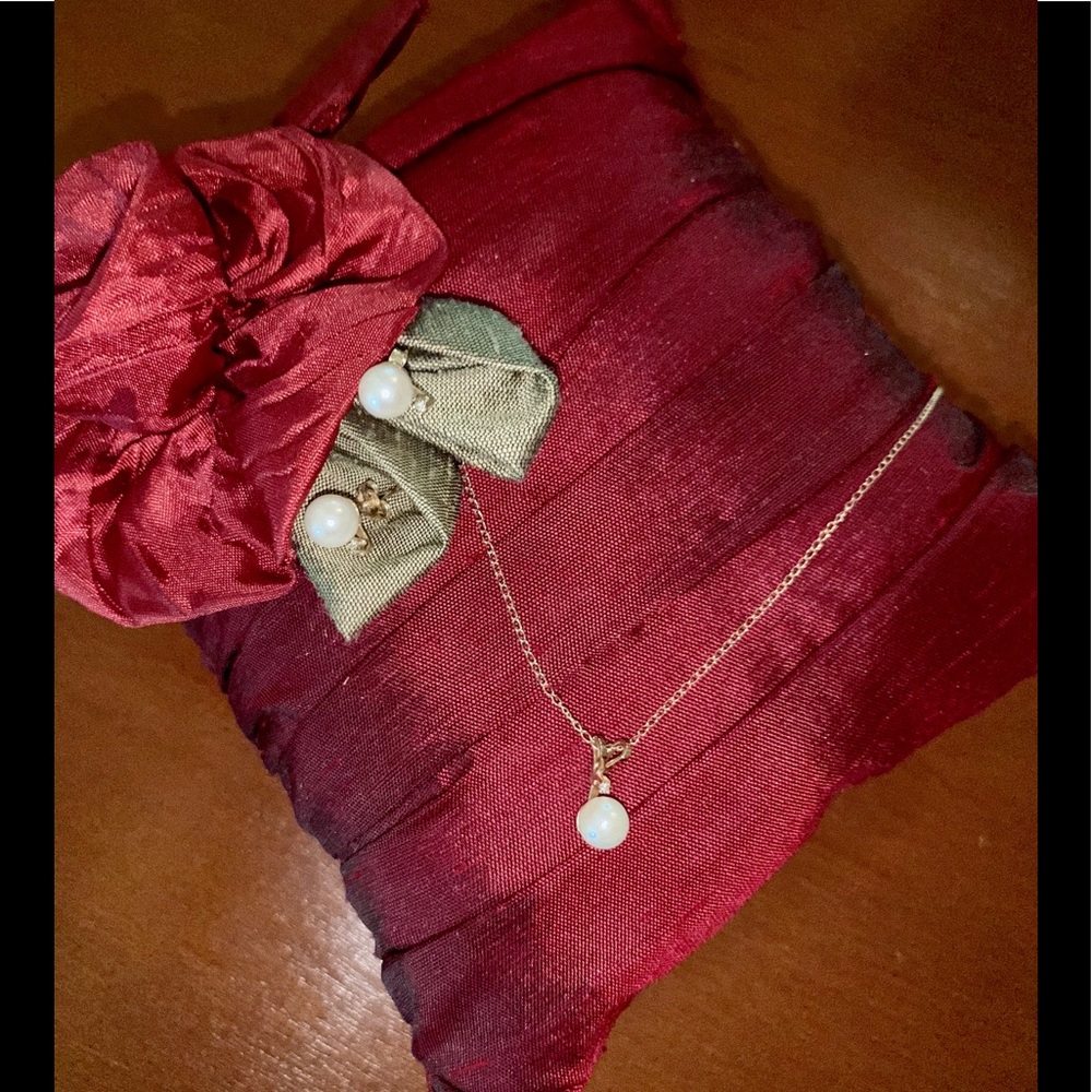 Classic Pearl Drop Necklace in White with Gold Chain